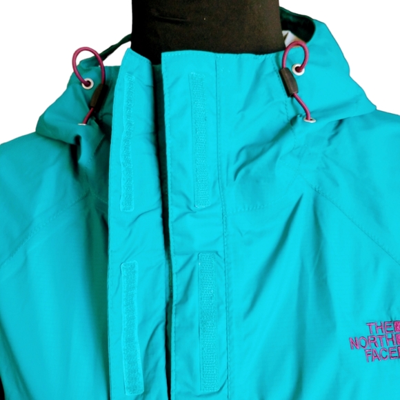 The North Face Women's Rain Jacket. - Picture 7 of 15